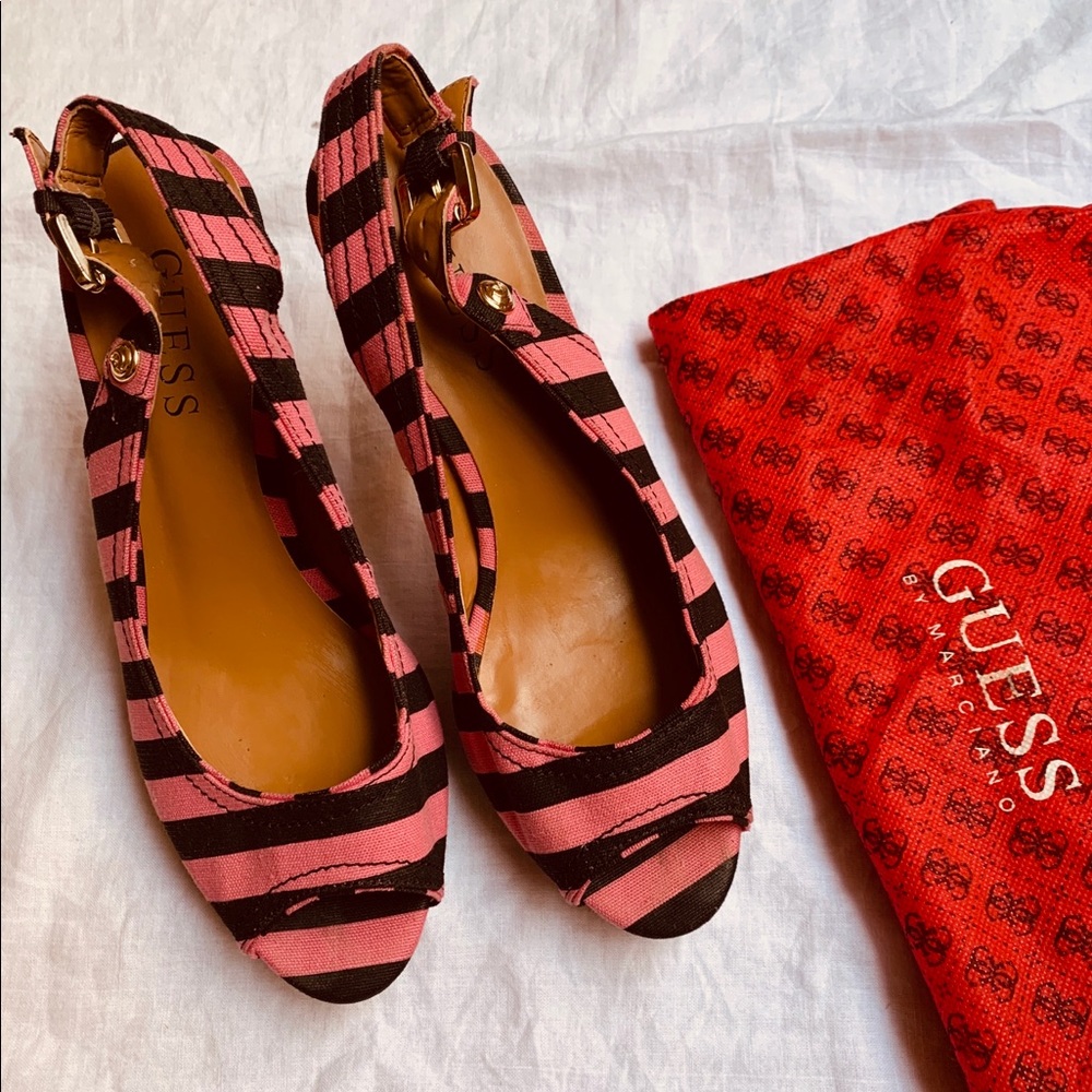 GUESS OPEN TOE SLINGBACK PUMP